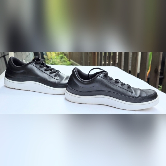 Allbirds Women's Black and White Plant Pacer Sneakers. Size 8.25. Good Condotion - Picture 6 of 8